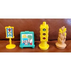 4 Fisher-Price Little People Specialty Pieces Corn Stalk Traffic Lights Easel